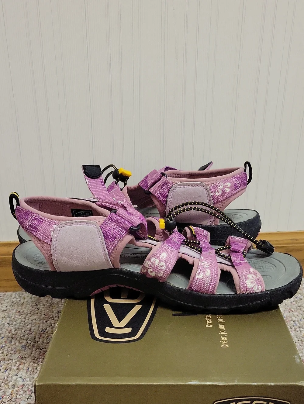 KEEN Kids Purple Floral Zuma Sport Sandals Sz 6, Women's 8. Summer Beach Swim